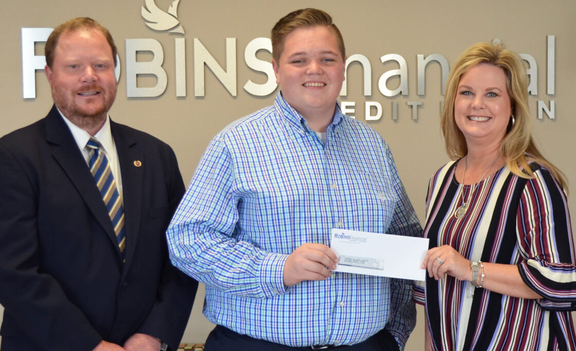 Robins Financial Credit Union awards scholarship to Georgia Military College student