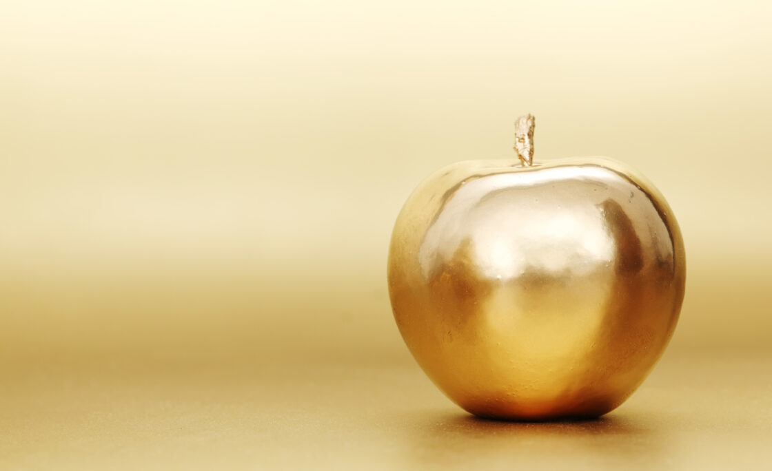 Kinetic Credit Union awards Golden Apple to former North Columbus 'Teacher of the Year'