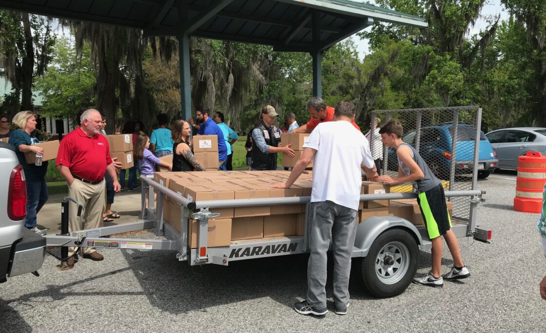 United 1st Federal Credit Union employees volunteer for local Generosity Feeds event
