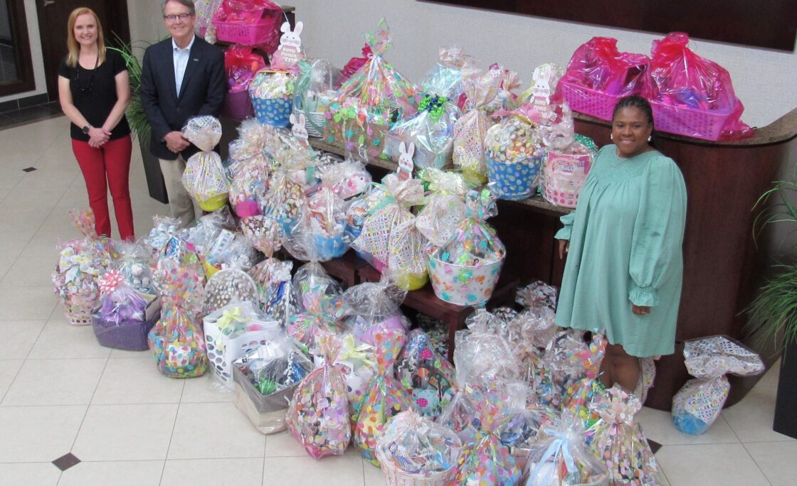 SRP FCU Staff Collect 79 Baskets for United Way Be-A-Bunny Program