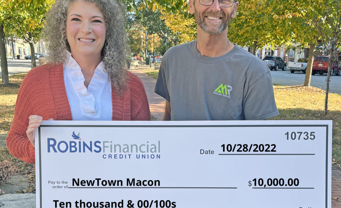 Robins Financial Credit Union Supports Macon Christmas Light Extravaganza