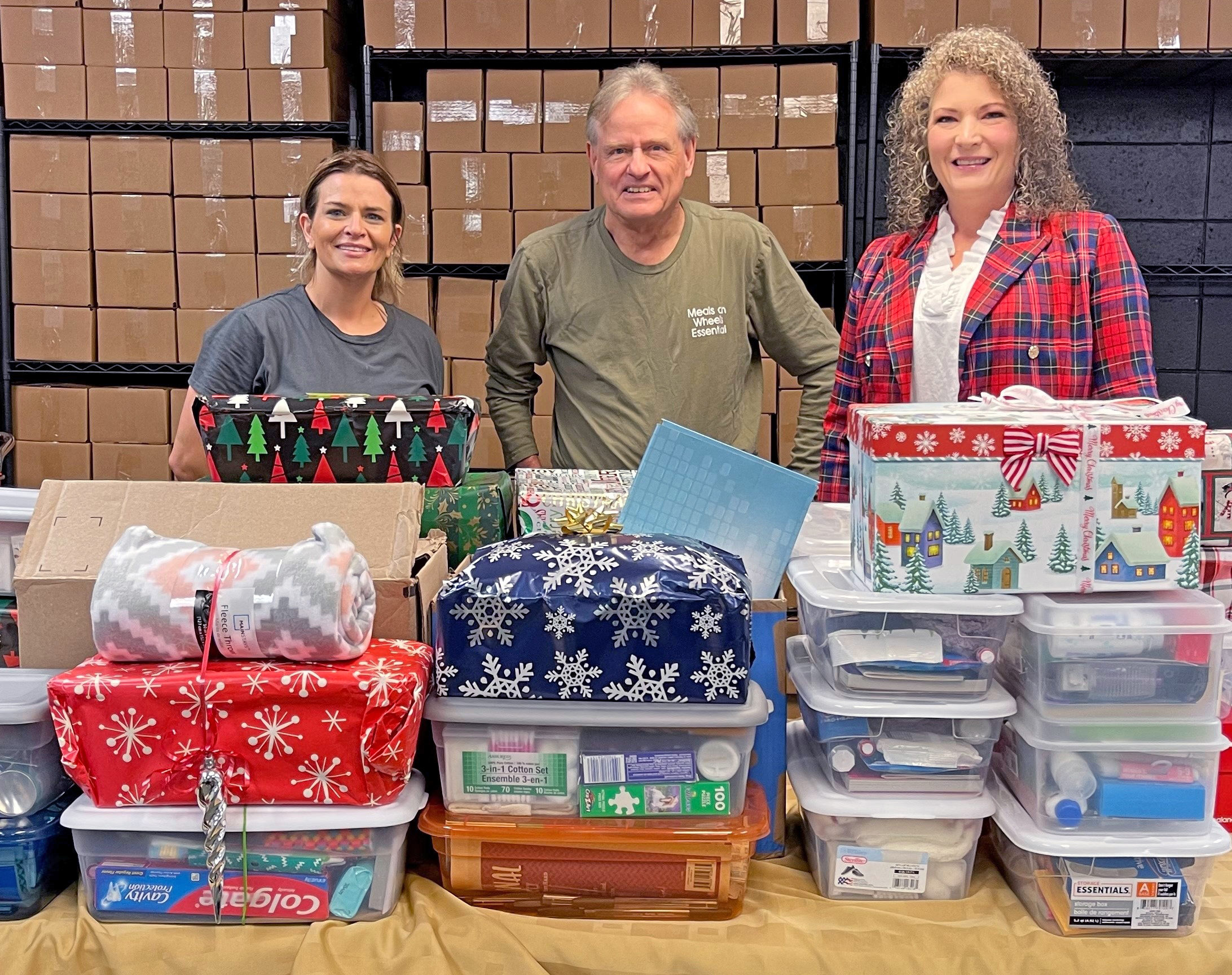 Robins Financial Credit Union Brightens the Holidays for Meals on Wheels Recipients