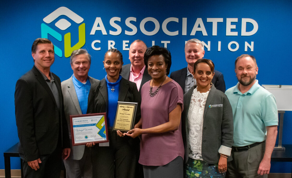 ASSOCIATED CREDIT UNION CELEBRATES NATIONAL VOLUNTEER MONTH BY RECOGNIZING EMPLOYEES