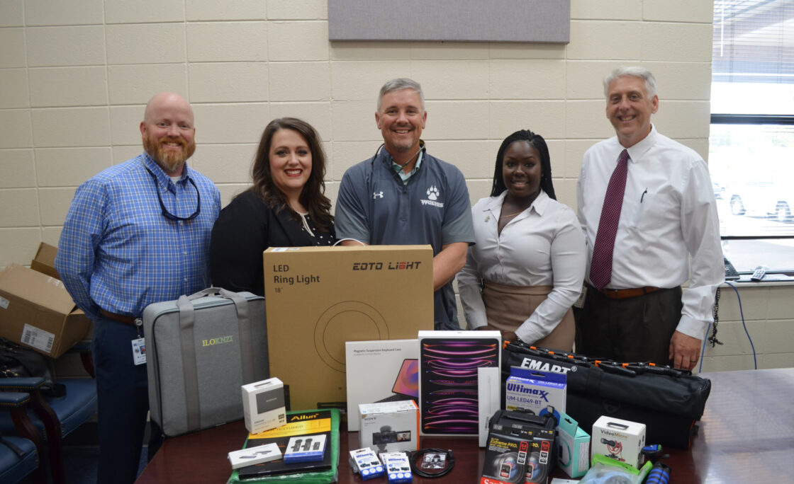 Robins Financial Credit Union Grants Wishes of Local Teachers