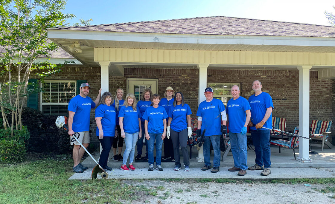 Eglin Federal Credit Union Participates in United Way Emerald Coast's 30th Day of Caring