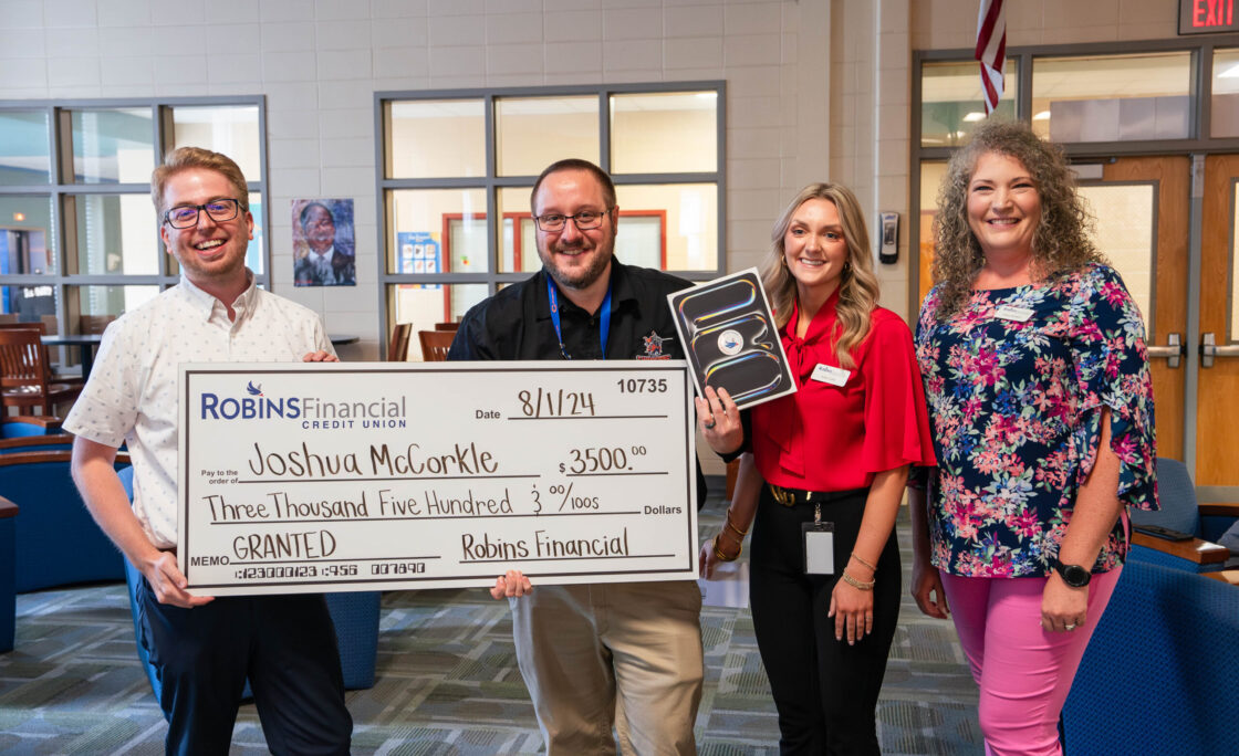 Robins Financial Credit Union Donates $40,000 to Local Teachers