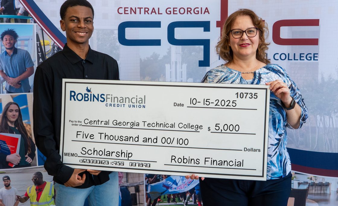 Robins Financial Credit Union Donates $25,000 to Support Local College Scholarships