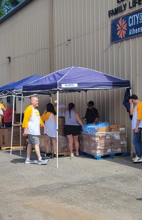 SRCUS Class of 2026 service project helps combat food insecurity in the Athens community